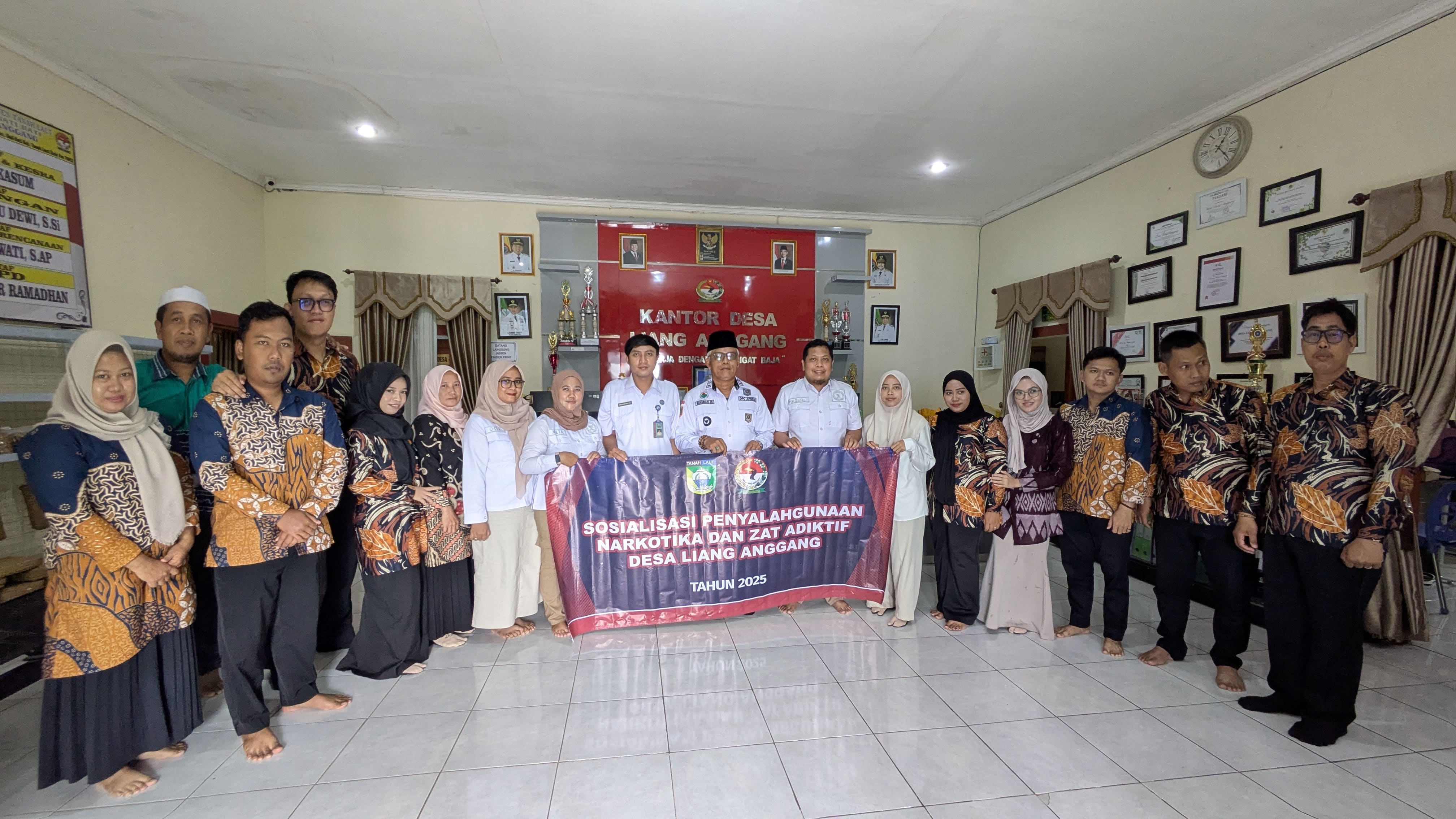 BNNK Tanah Laut Edukasi Bahaya Narkoba Kepada Aparat Desa Liang Anggang