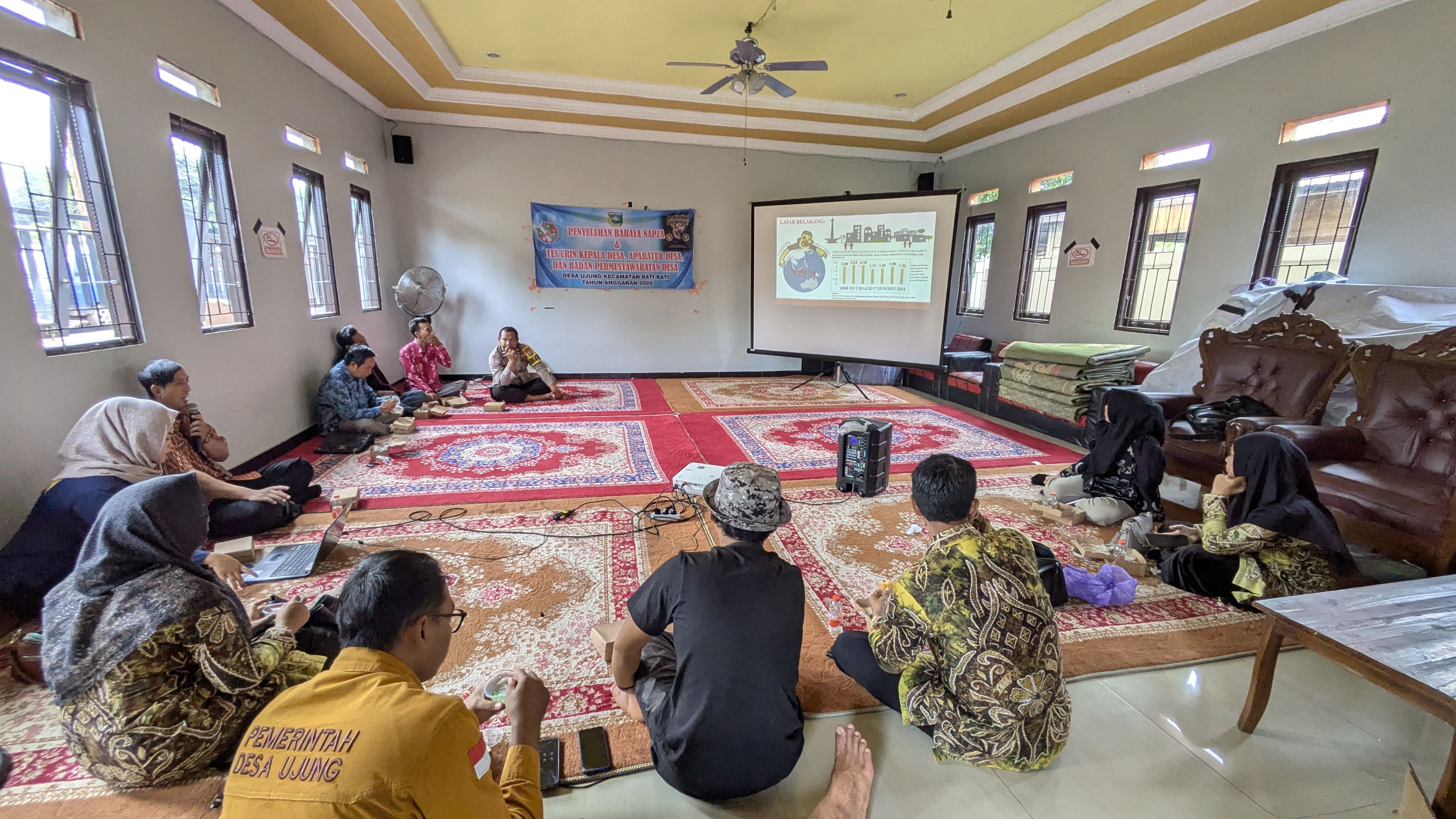 Sosialisasi Bahaya Narkoba di Kantor Desa Ujung Kec. Bati-Bati
